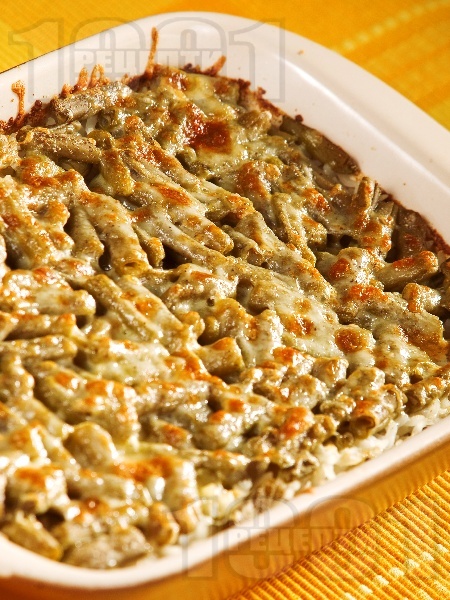 Печен зелен фасул / зелен боб от консерва или буркан с ориз и пармезан в тава на фурна - снимка на рецептата